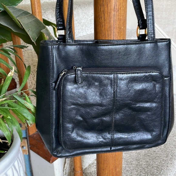 Elegant 90S Black Leather Shoulder Bag - Picture 2 of 13